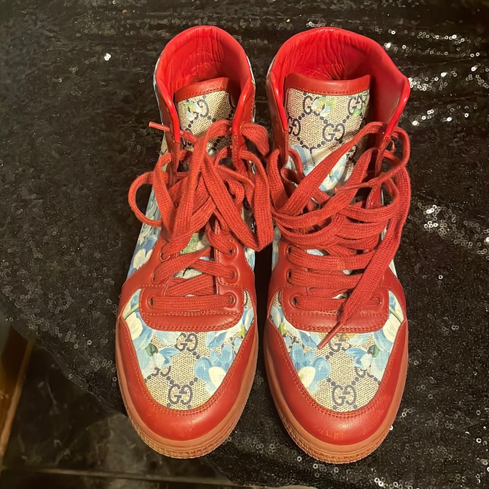 Authentic Gucci sneakers red flowers size 38
